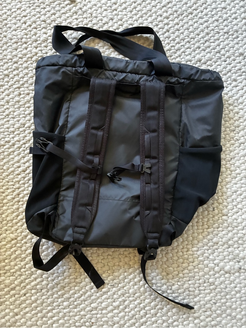 Patagonia Ultralight black hole tote pack. Black - Picture 2 of 3